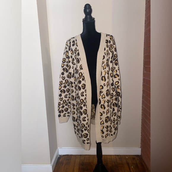 Leopard Cardigan - Picture 2 of 2